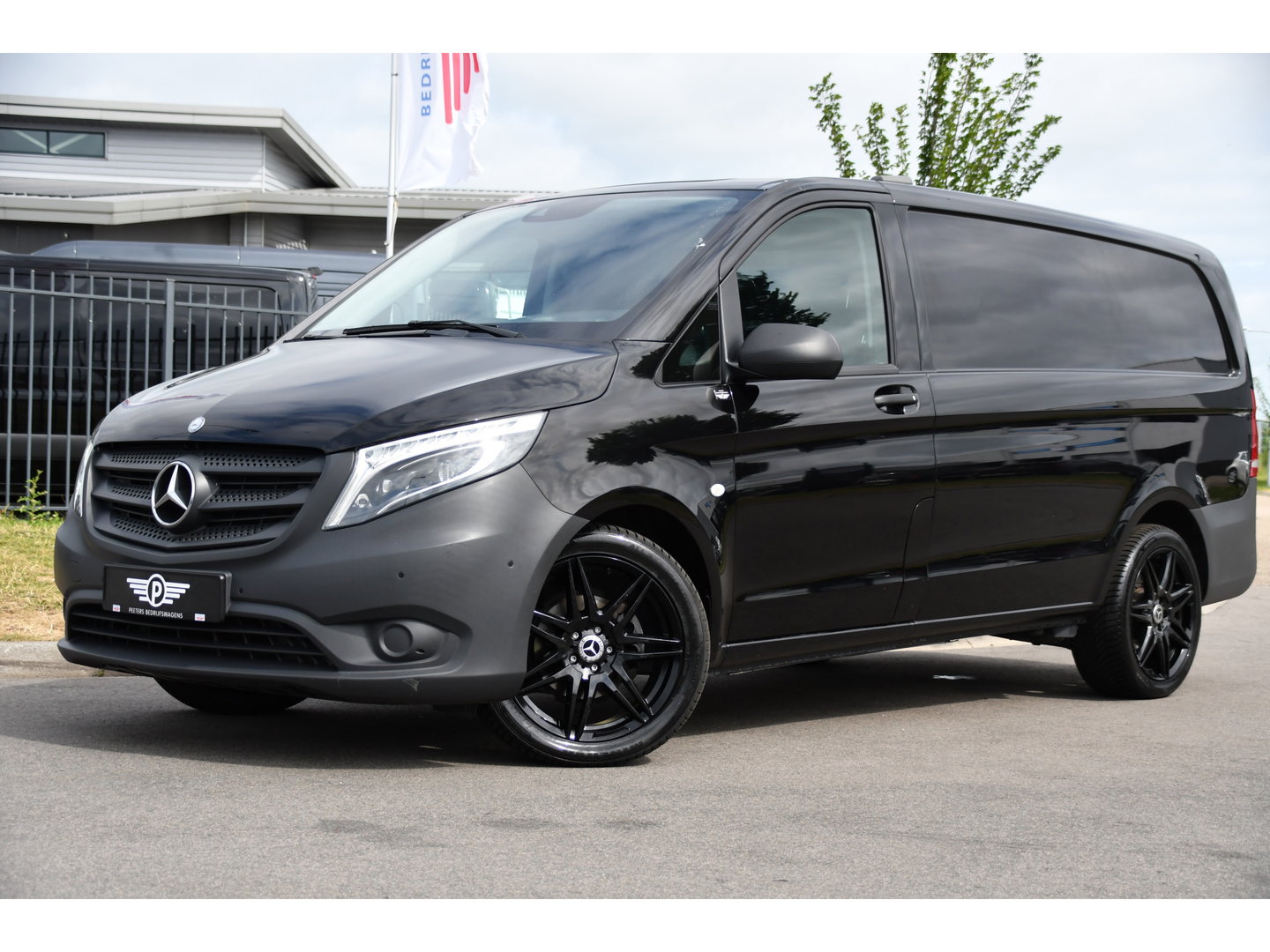 Mercedes-Benz Vito 116 CDI L2 Black Edition Cruise, Carplay, LED, 164pk, Sensoren, Multimedia, Automaat, NAVI, Uniek!