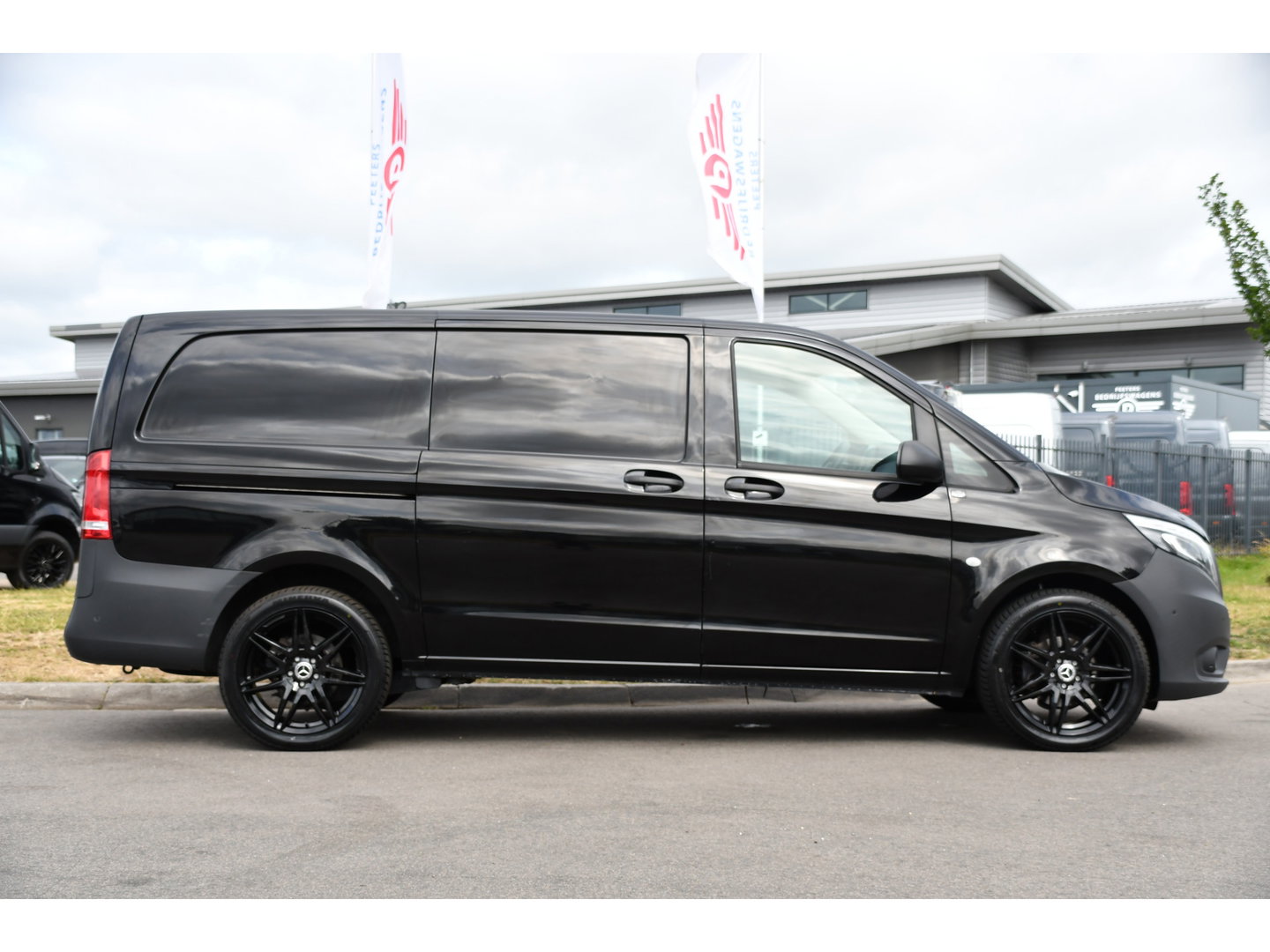 Mercedes-Benz Vito 116 CDI L2 Black Edition Cruise, Carplay, LED, 164pk, Sensoren, Multimedia, Automaat, NAVI, Uniek!