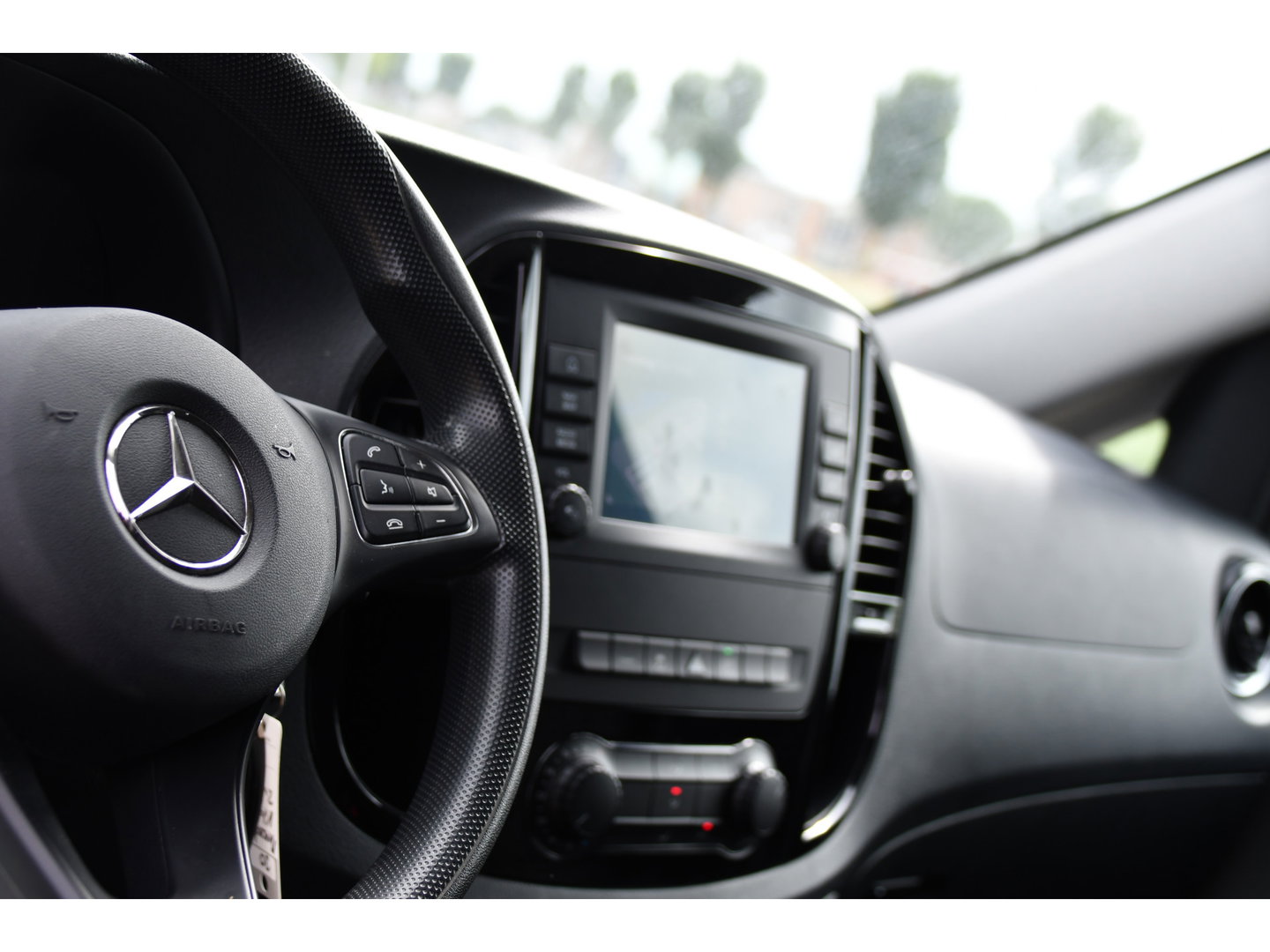Mercedes-Benz Vito 116 CDI L2 Black Edition Cruise, Carplay, LED, 164pk, Sensoren, Multimedia, Automaat, NAVI, Uniek!