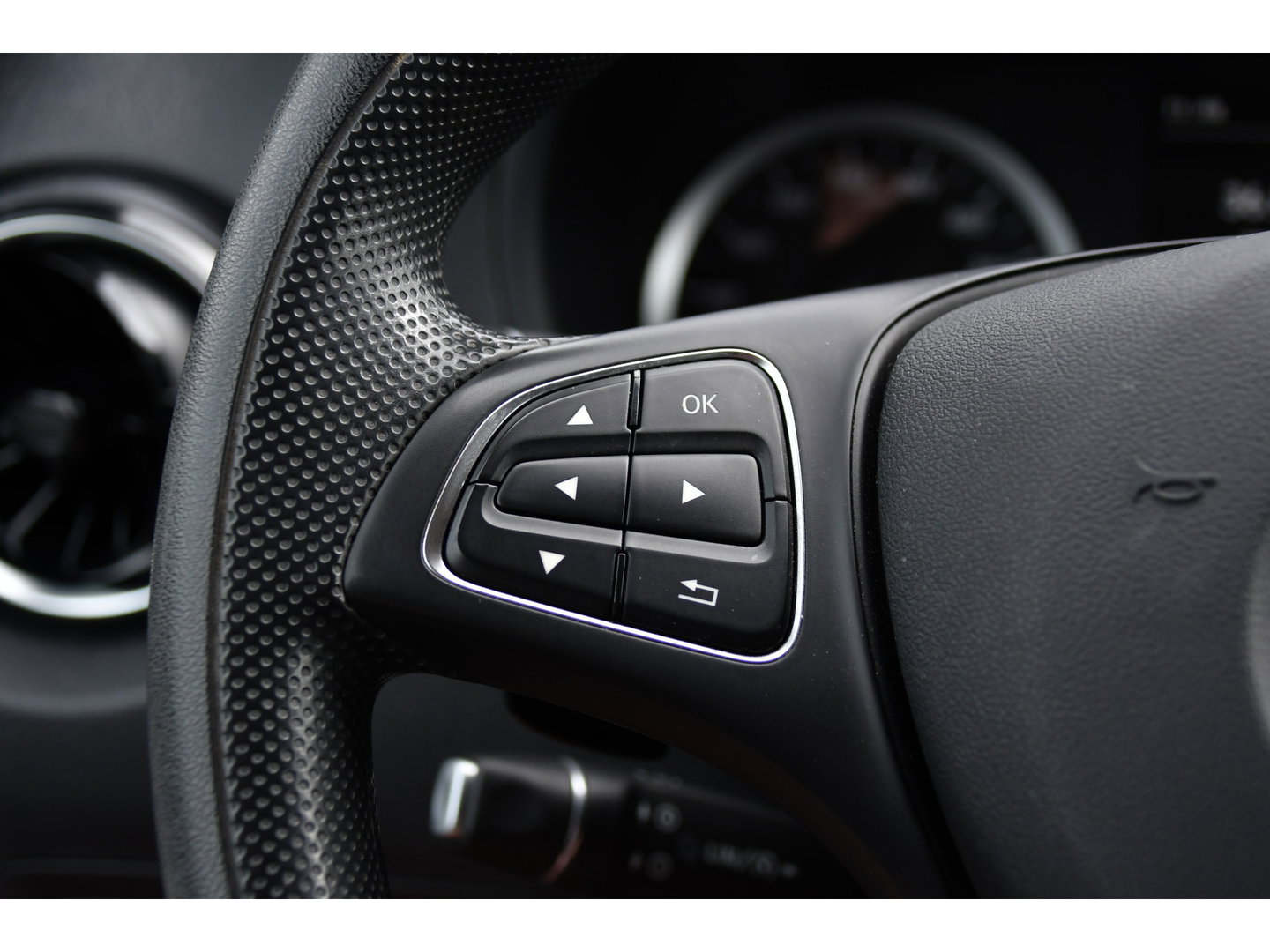 Mercedes-Benz Vito 116 CDI L2 Black Edition Cruise, Carplay, LED, 164pk, Sensoren, Multimedia, Automaat, NAVI, Uniek!