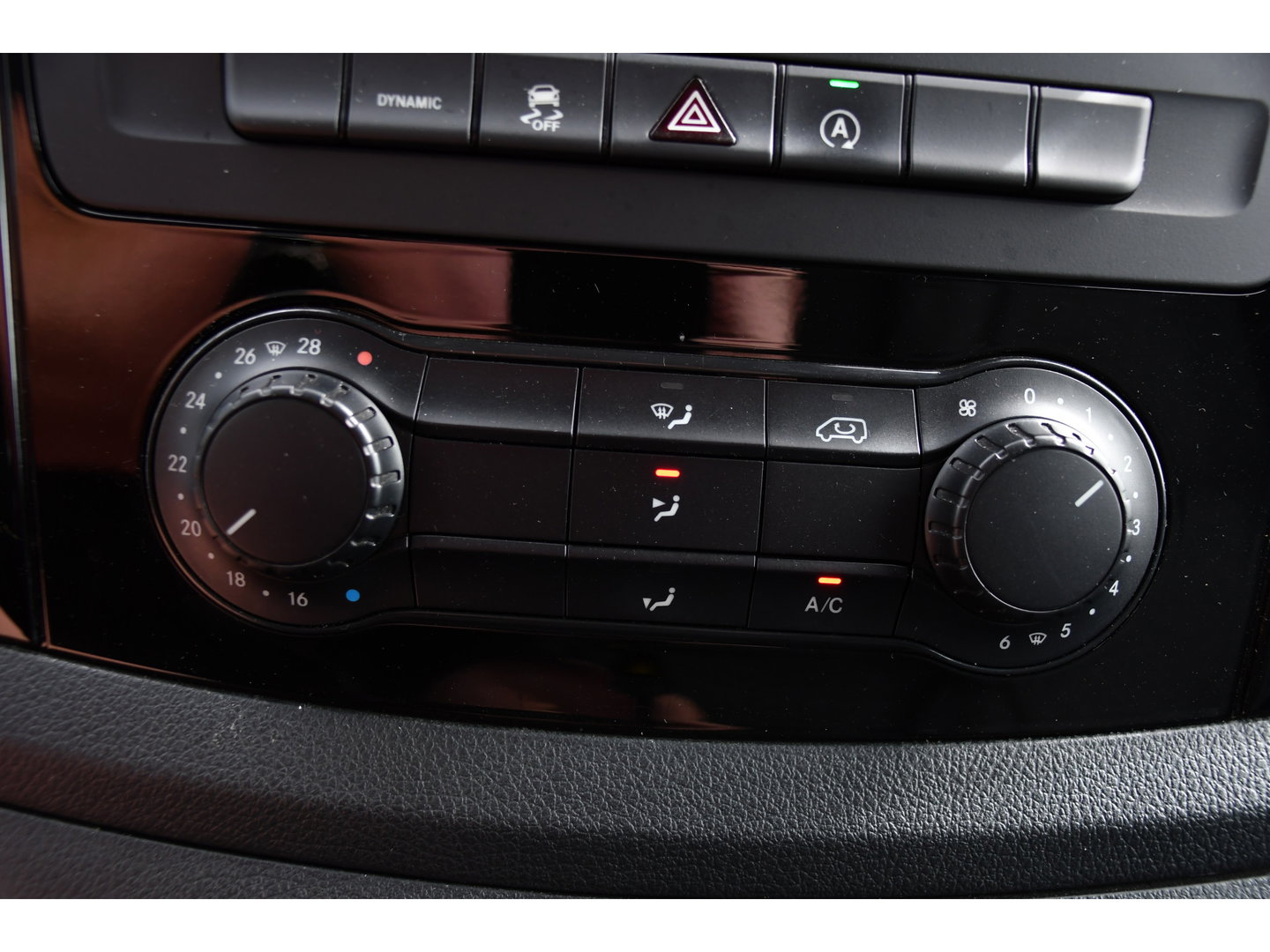 Mercedes-Benz Vito 116 CDI L2 Black Edition Cruise, Carplay, LED, 164pk, Sensoren, Multimedia, Automaat, NAVI, Uniek!