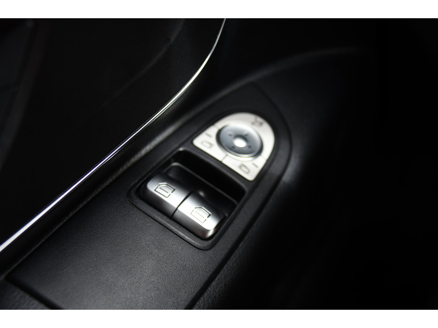 Mercedes-Benz Vito 116 CDI L2 Black Edition Cruise, Carplay, LED, 164pk, Sensoren, Multimedia, Automaat, NAVI, Uniek!
