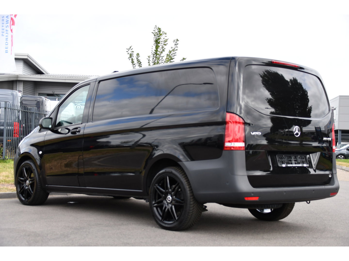Mercedes-Benz Vito 116 CDI L2 Black Edition Cruise, Carplay, LED, 164pk, Sensoren, Multimedia, Automaat, NAVI, Uniek!