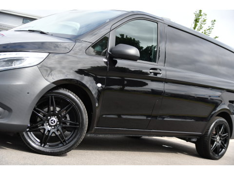 Mercedes-Benz Vito 116 CDI L2 Black Edition Cruise, Carplay, LED, 164pk, Sensoren, Multimedia, Automaat, NAVI, Uniek!