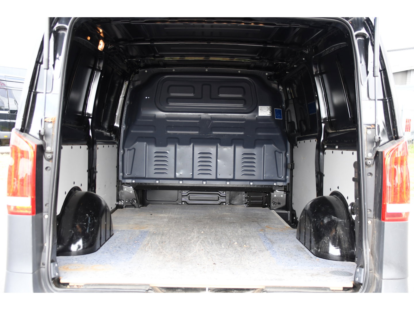 Mercedes-Benz Vito 116 CDI L2 Black Edition Cruise, Carplay, LED, 164pk, Sensoren, Multimedia, Automaat, NAVI, Uniek!
