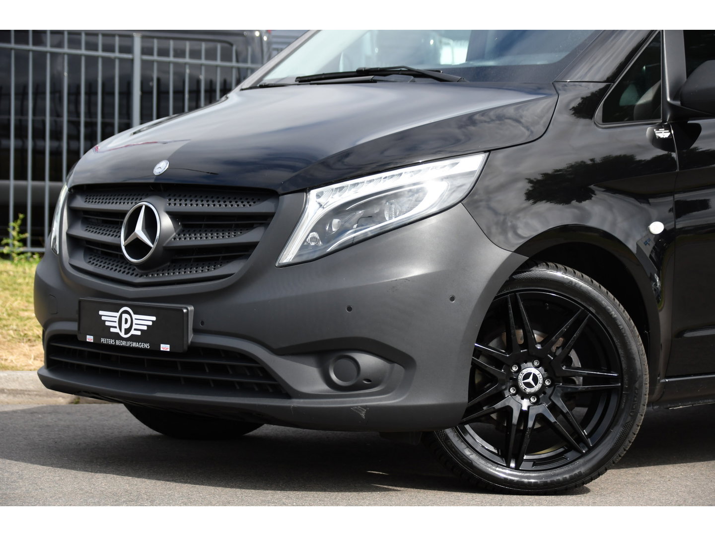 Mercedes-Benz Vito 116 CDI L2 Black Edition Cruise, Carplay, LED, 164pk, Sensoren, Multimedia, Automaat, NAVI, Uniek!