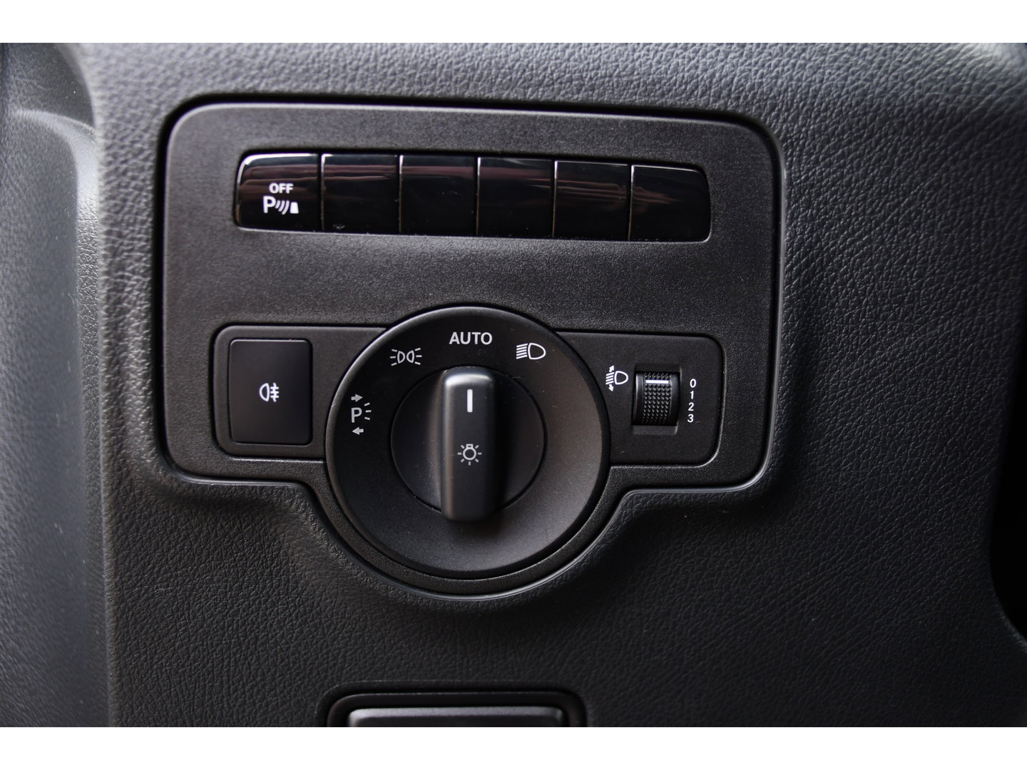 Mercedes-Benz Vito 114 CDI L2 Edition MARGE! Camera, Cruise, 190pk, Automaat, CarBolt, 2 Stoelen, LED, Uniek!