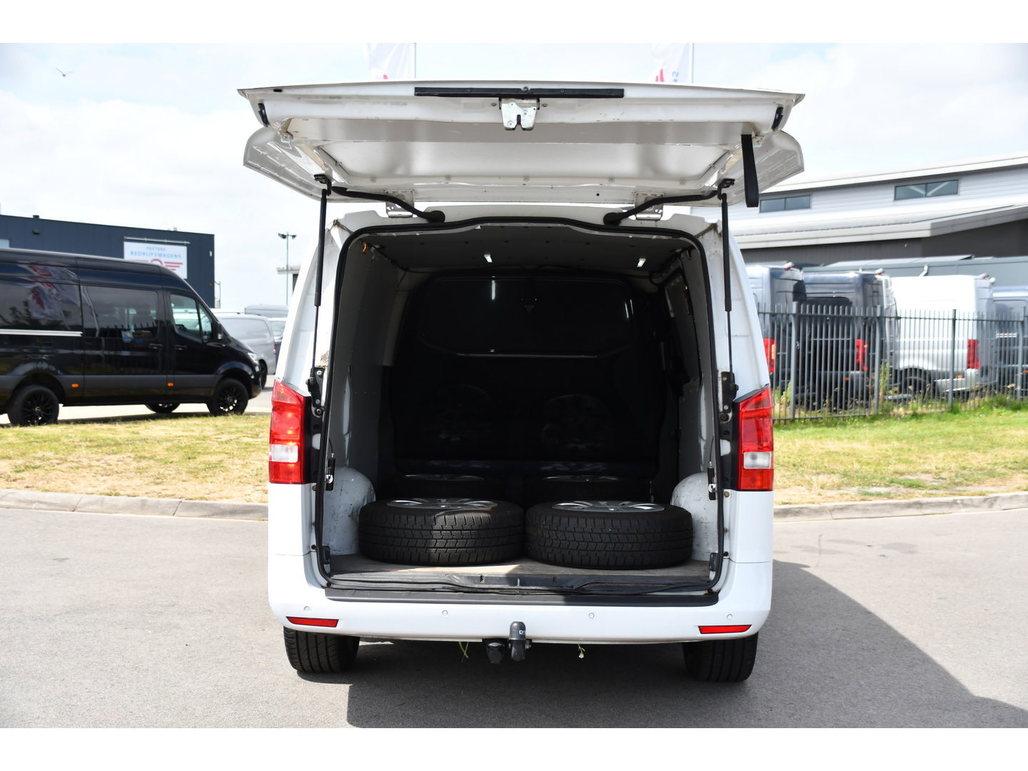 Mercedes-Benz Vito 114 CDI L2 Edition MARGE! Camera, Cruise, 190pk, Automaat, CarBolt, 2 Stoelen, LED, Uniek!
