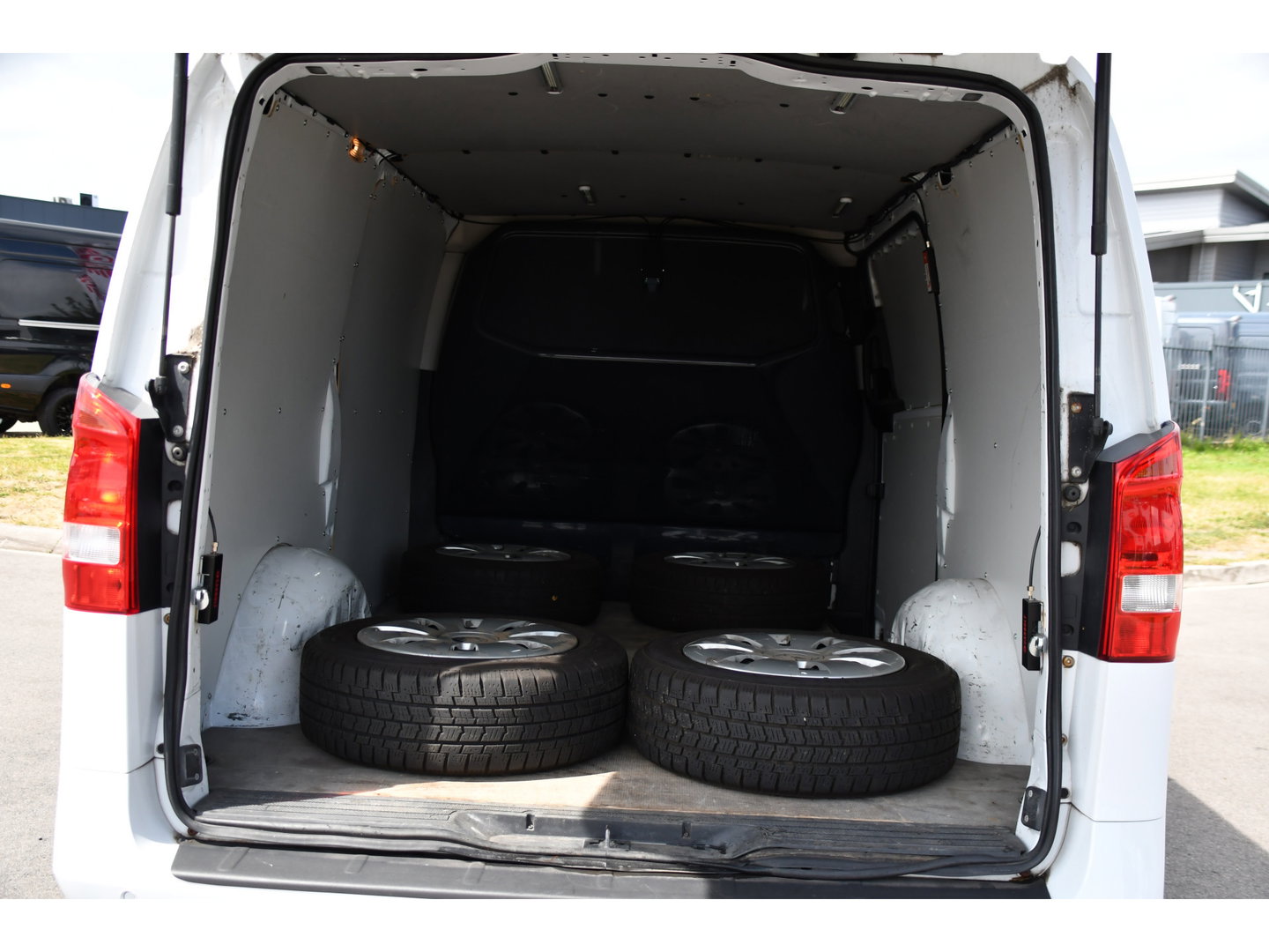 Mercedes-Benz Vito 114 CDI L2 Edition MARGE! Camera, Cruise, 190pk, Automaat, CarBolt, 2 Stoelen, LED, Uniek!