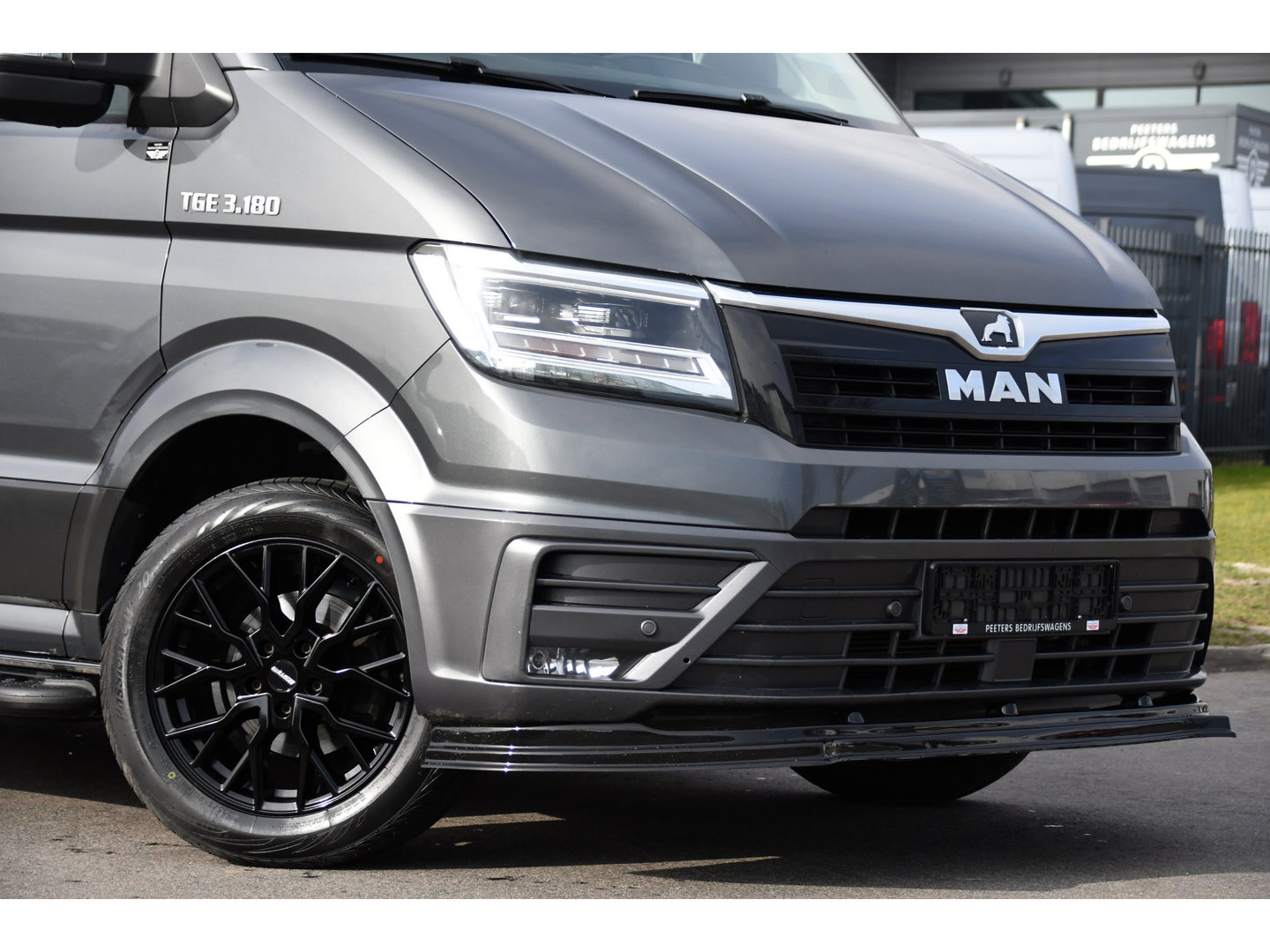 MAN TGE 3.180 35 2.0 L3H3 PB Edition Full Options! Camera, Cruise, Carplay, LED, 177pk, Automaat, Trekhaak 3000kg, Voorruit verwarming, Sensoren, Multimedia, Uniek!