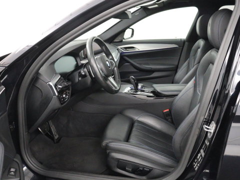 BMW 5 Serie Touring 530i xDrive M-sport High Executive | Panoramadak | Trekhaak | Head-up | 360 camera | Carplay | Harman/Kardon | Leder | Stuur/stoel verwarming | Virtual Dashboard | Cruise control |