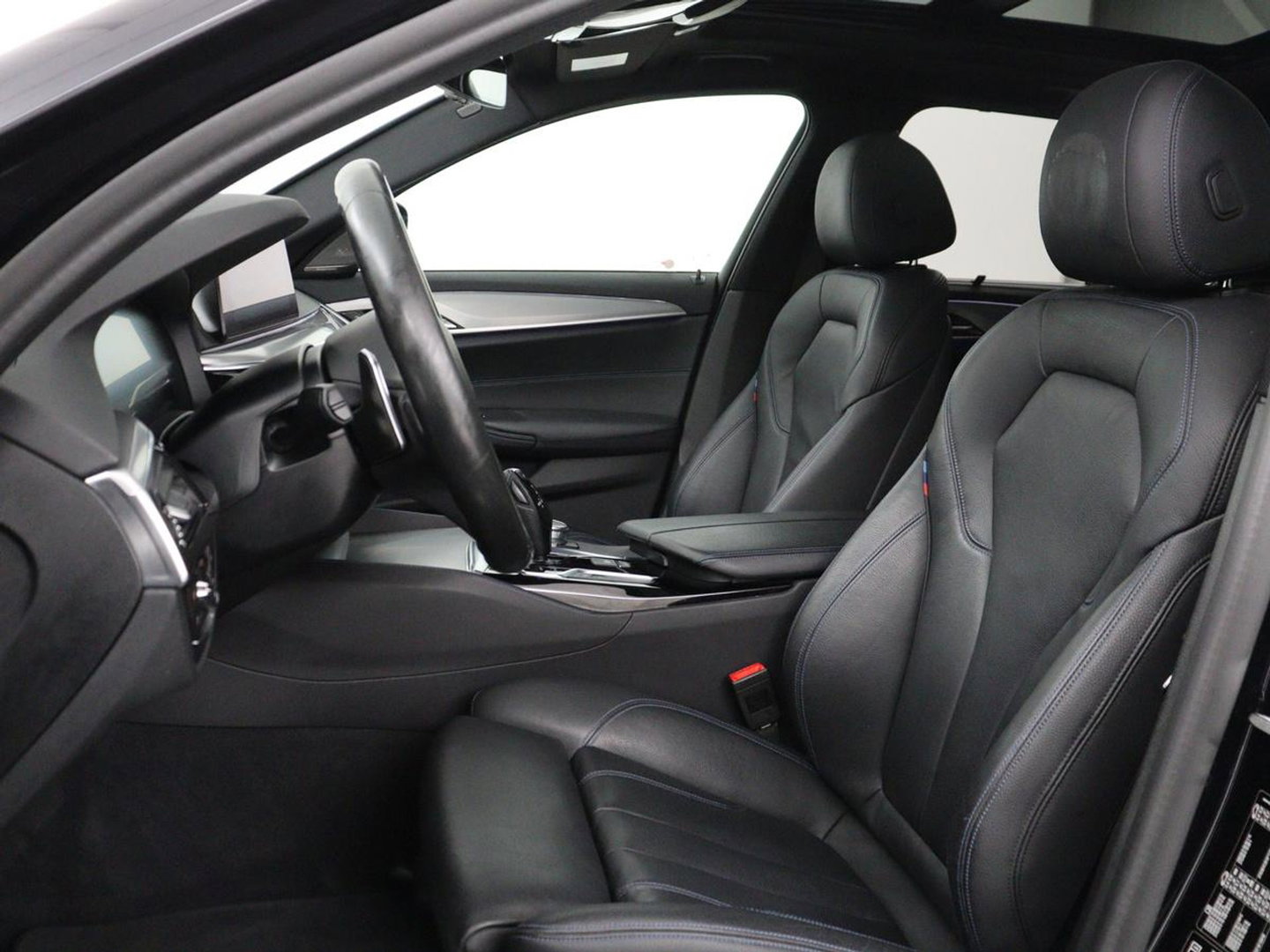 BMW 5 Serie Touring 530i xDrive M-sport High Executive | Panoramadak | Trekhaak | Head-up | 360 camera | Carplay | Harman/Kardon | Leder | Stuur/stoel verwarming | Virtual Dashboard | Cruise control |