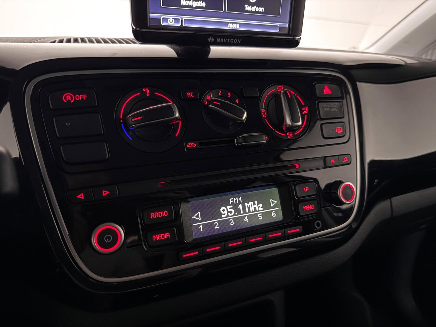 Volkswagen up! 1.0 Black Up! Navi Airco NAP