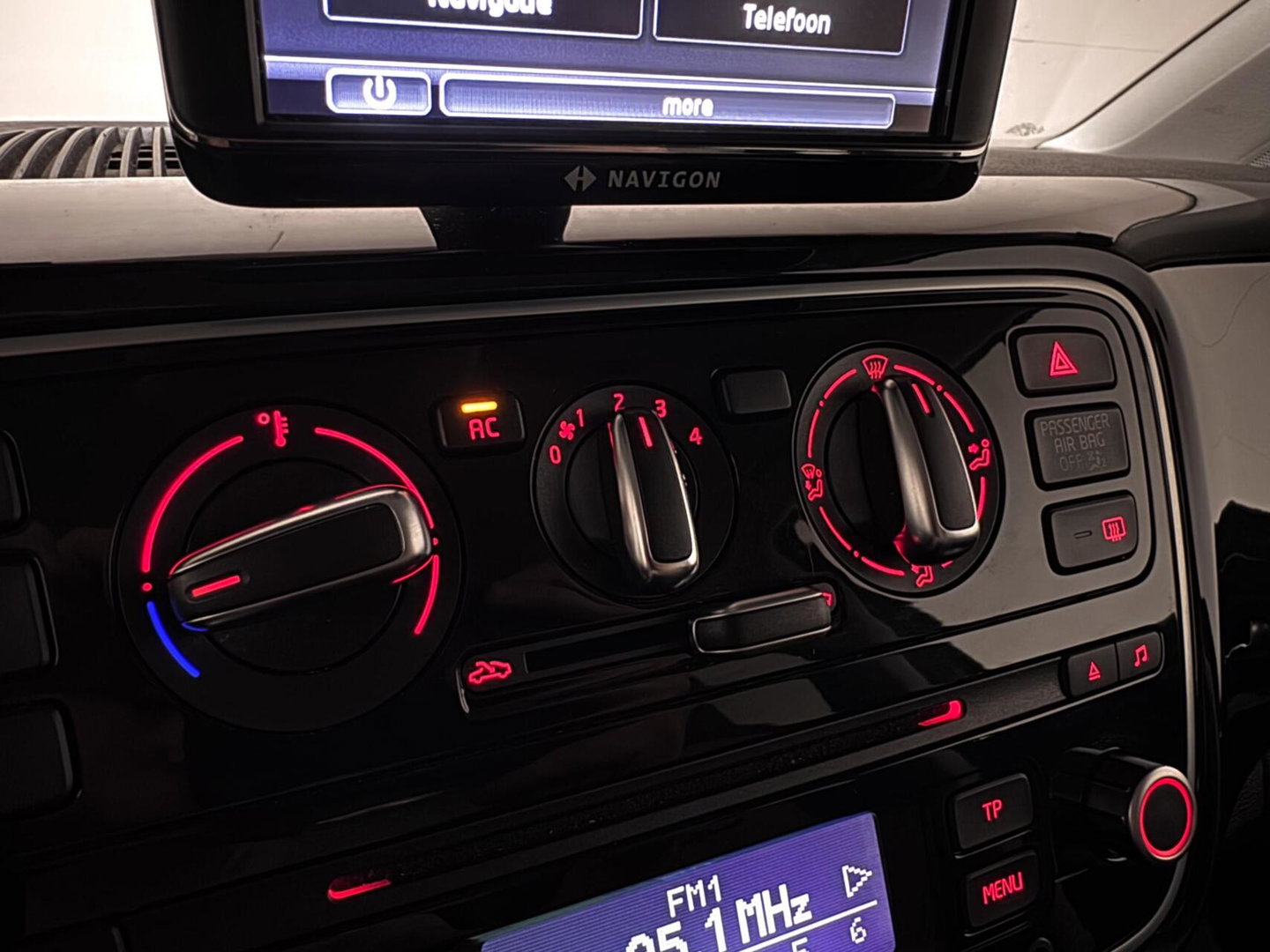 Volkswagen up! 1.0 Black Up! Navi Airco NAP