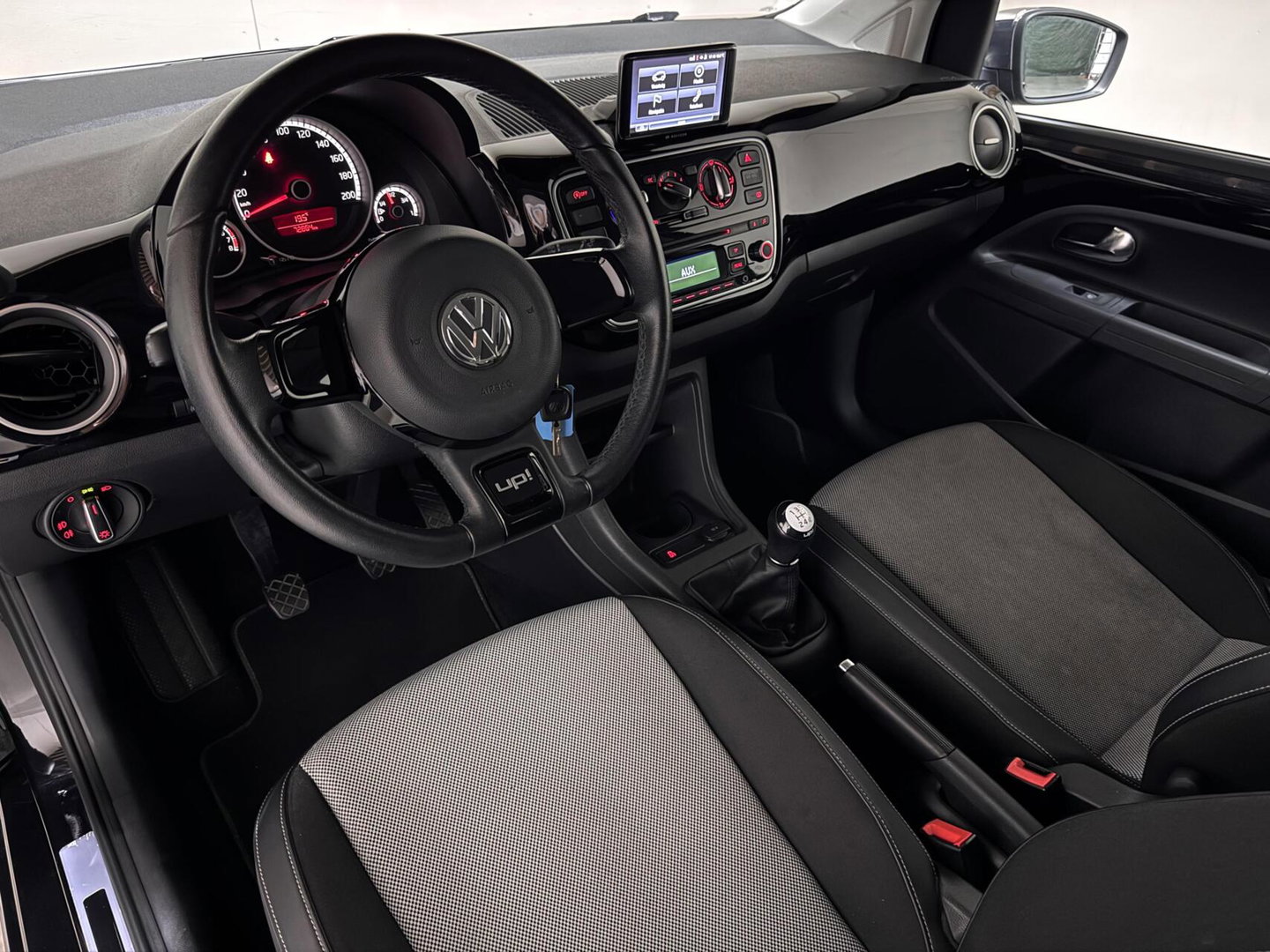 Volkswagen up! 1.0 Black Up! Navi Airco NAP