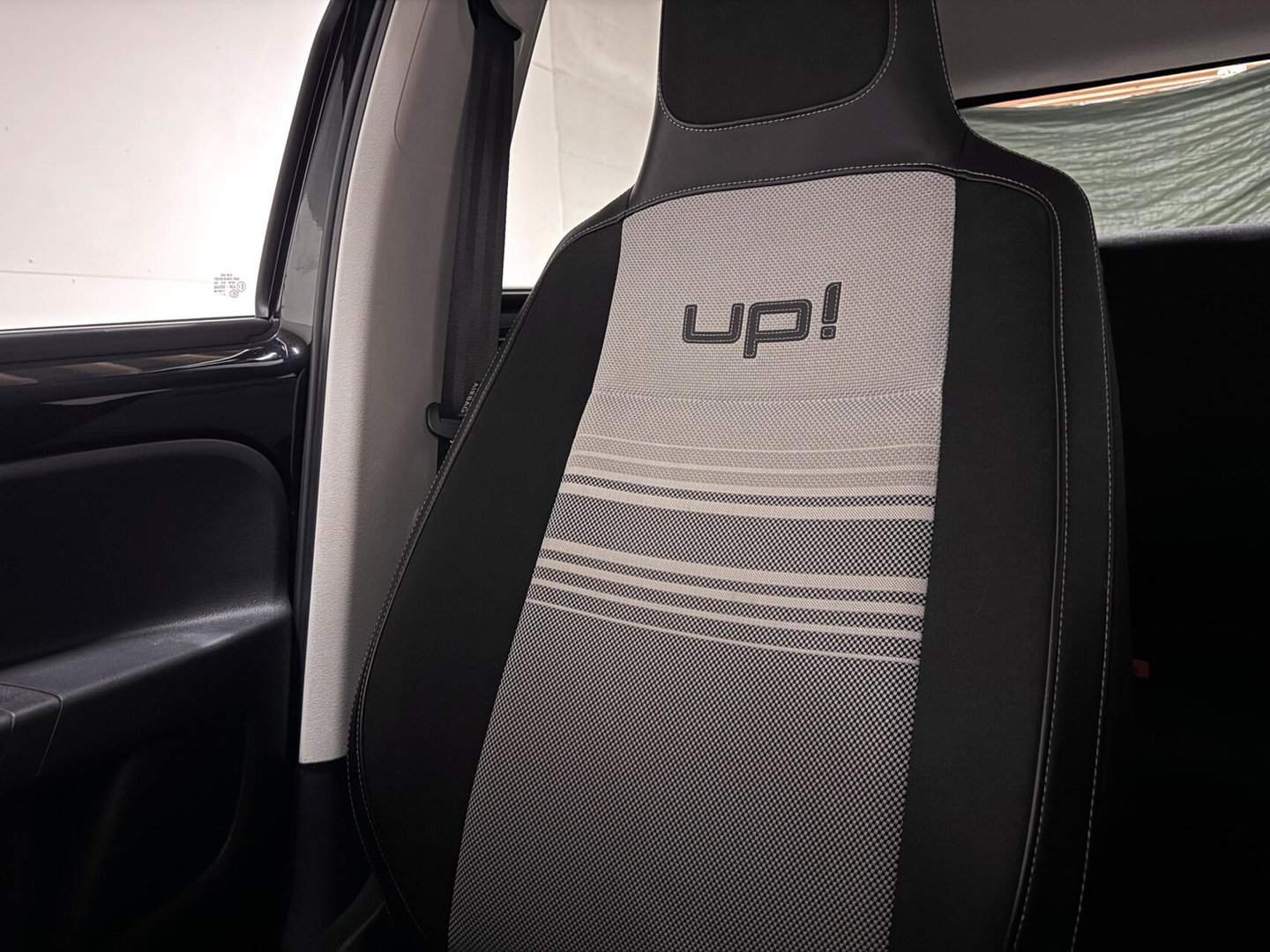 Volkswagen up! 1.0 Black Up! Navi Airco NAP