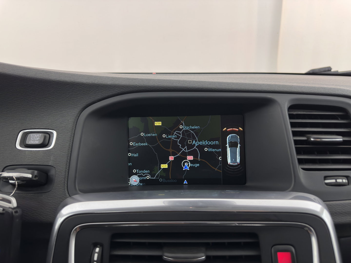 Volvo V60 2.4 D6 Twin Engine R-Design Aut. *LEATHER | XENON | MEMORY-PACK | HEATED-COMFORTSEATS | NAVI-FULLMAP | ECC | PDC | CRUISE | 17''ALU*