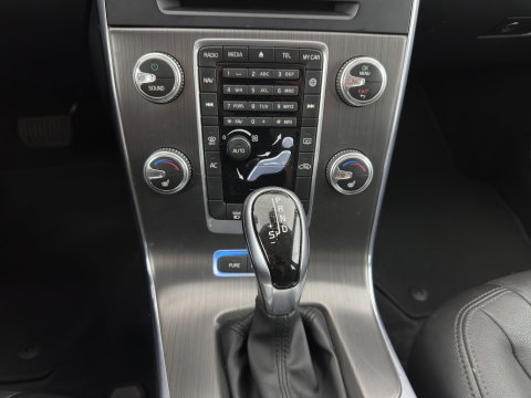Volvo V60 2.4 D6 Twin Engine R-Design Aut. *LEATHER | XENON | MEMORY-PACK | HEATED-COMFORTSEATS | NAVI-FULLMAP | ECC | PDC | CRUISE | 17''ALU*
