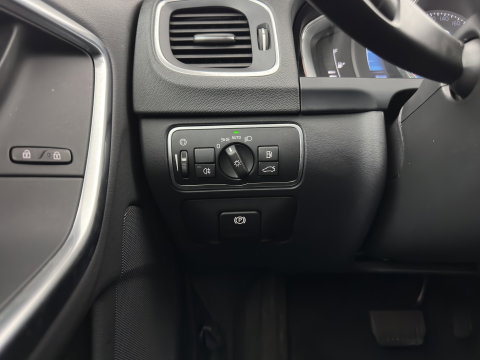 Volvo V60 2.4 D6 Twin Engine R-Design Aut. *LEATHER | XENON | MEMORY-PACK | HEATED-COMFORTSEATS | NAVI-FULLMAP | ECC | PDC | CRUISE | 17''ALU*