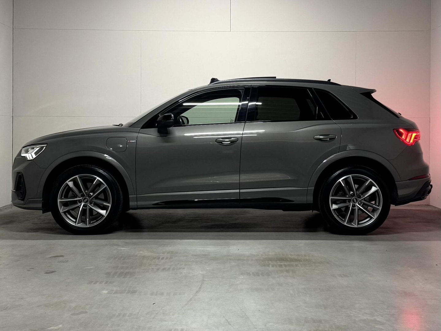 Audi Q3 45 TFSIe S-Line Black Edition Pano Sonos Virtual Camera Trekh.