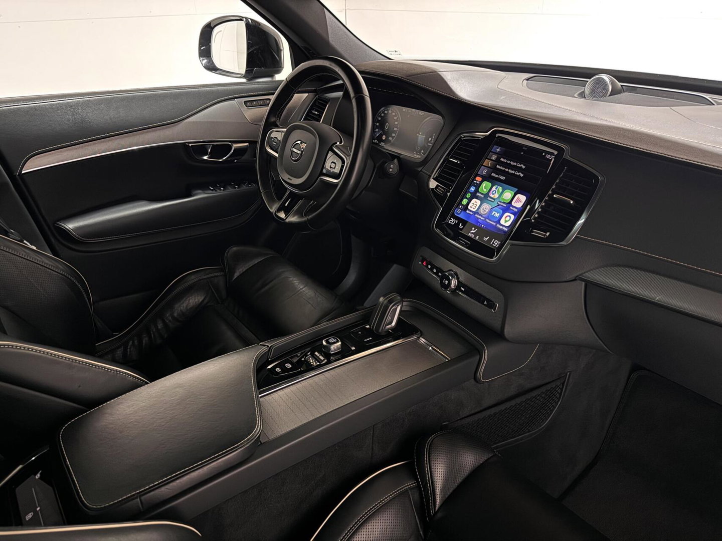 Volvo XC90 2.0 T8 Recharge AWD R-Design Pano B&W 360º Luchtvering Trekh.
