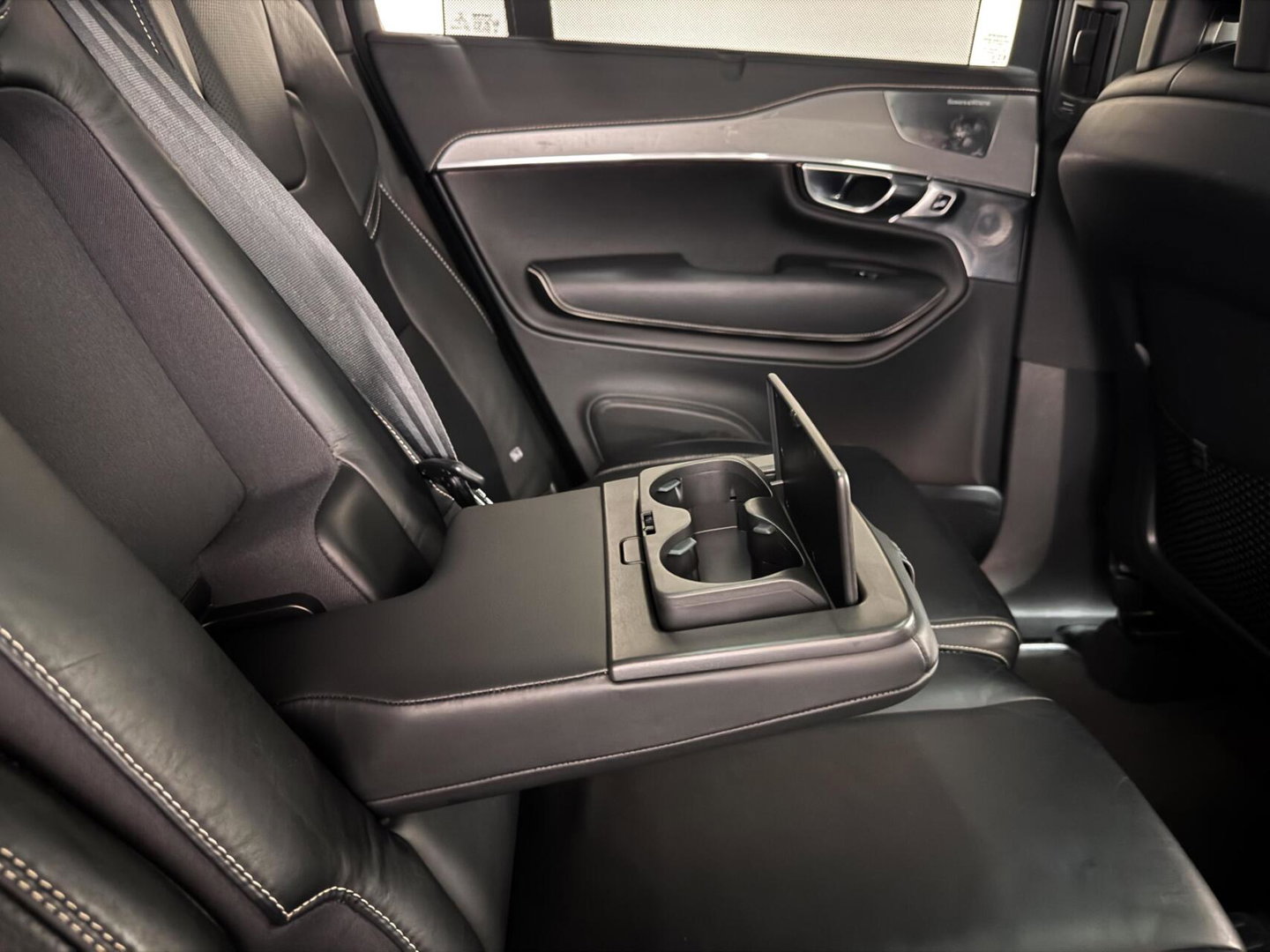 Volvo XC90 2.0 T8 Recharge AWD R-Design Pano B&W 360º Luchtvering Trekh.