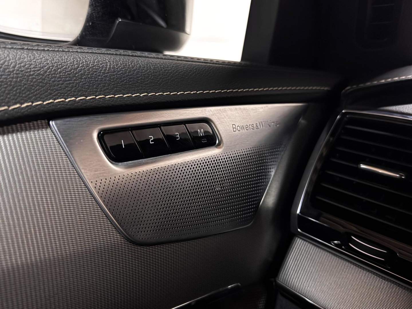 Volvo XC90 2.0 T8 Recharge AWD R-Design Pano B&W 360º Luchtvering Trekh.