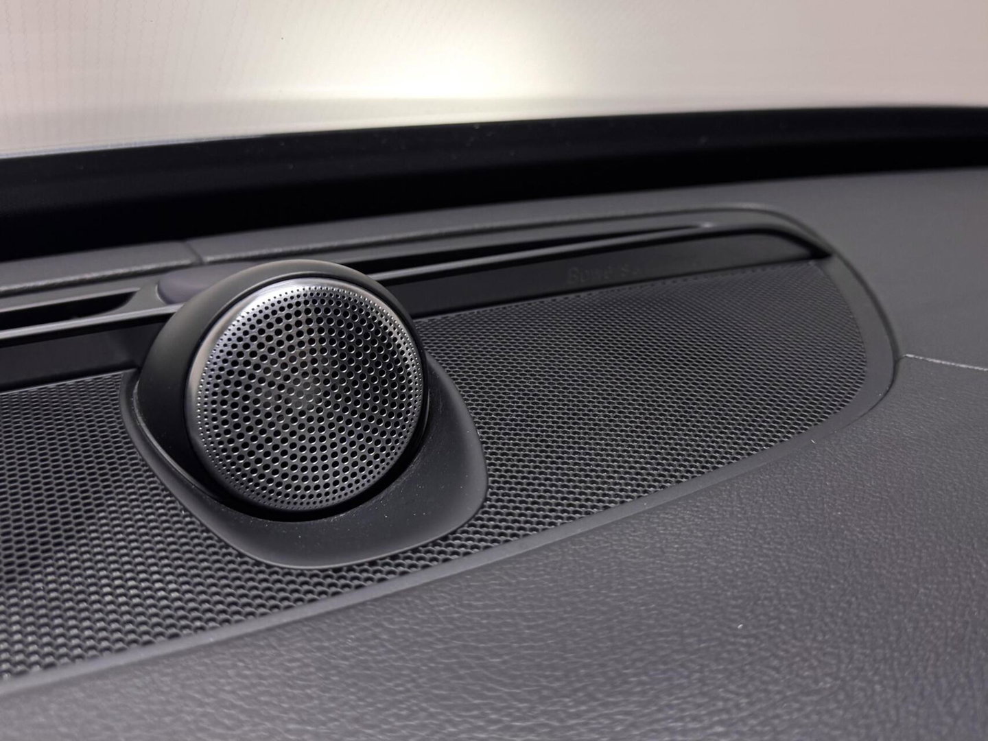 Volvo XC90 2.0 T8 Recharge AWD R-Design Pano B&W 360º Luchtvering Trekh.