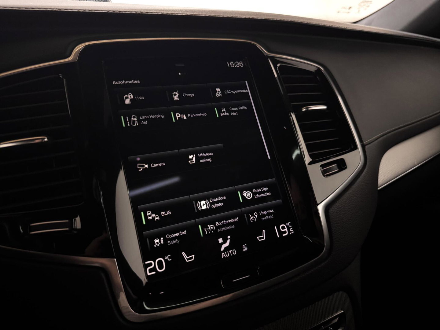 Volvo XC90 2.0 T8 Recharge AWD R-Design Pano B&W 360º Luchtvering Trekh.