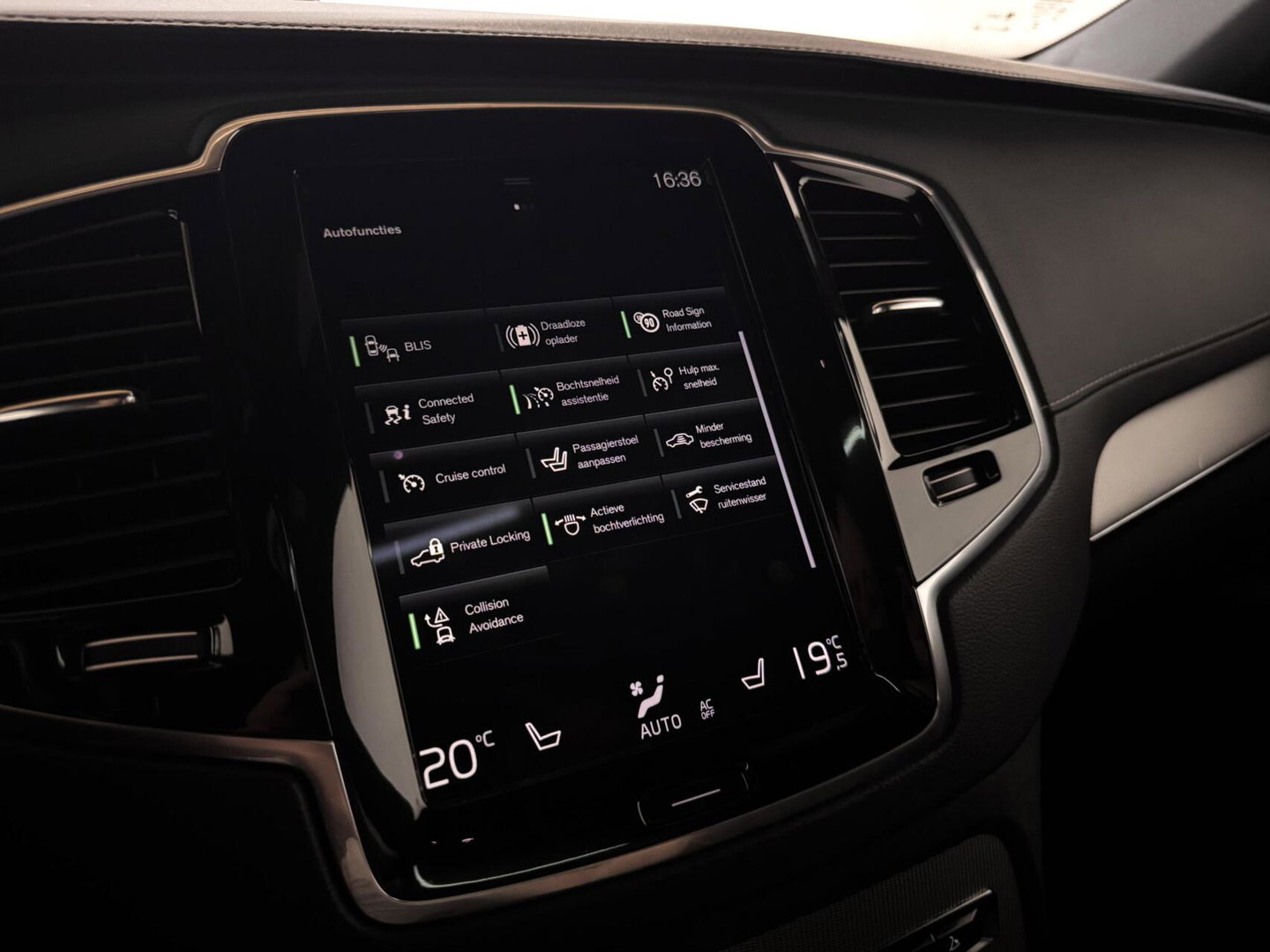 Volvo XC90 2.0 T8 Recharge AWD R-Design Pano B&W 360º Luchtvering Trekh.