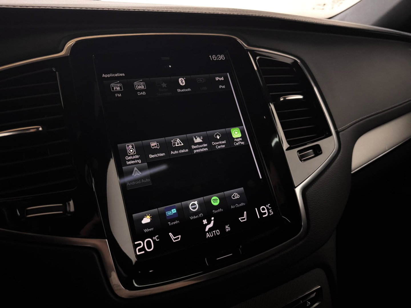 Volvo XC90 2.0 T8 Recharge AWD R-Design Pano B&W 360º Luchtvering Trekh.
