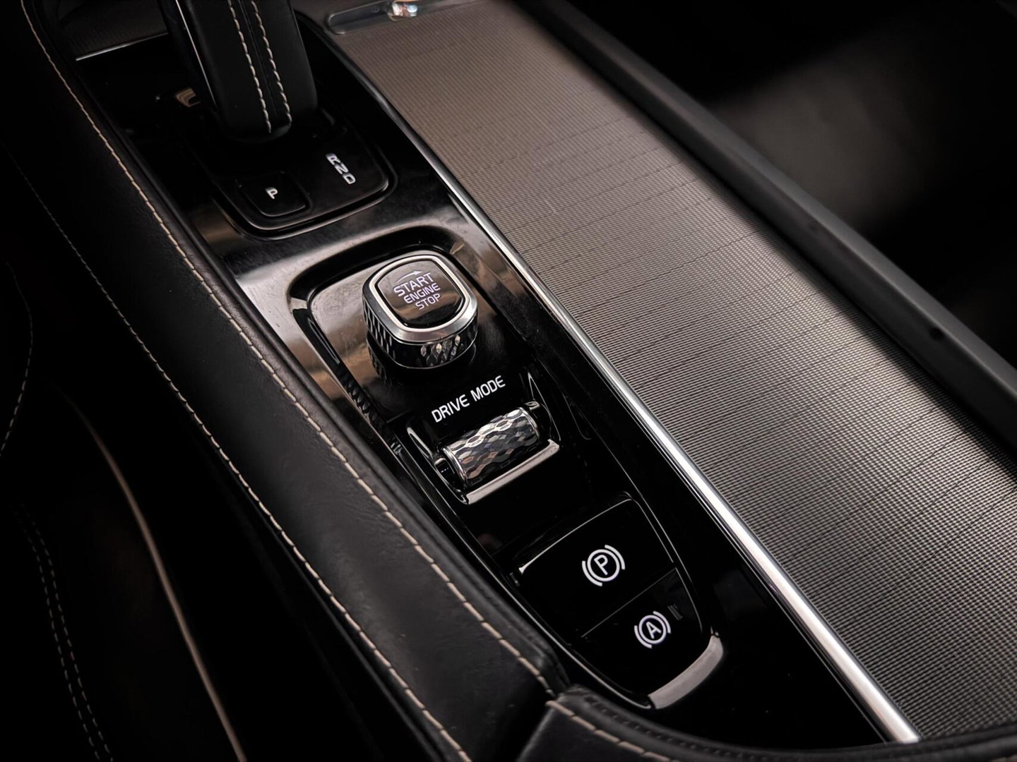 Volvo XC90 2.0 T8 Recharge AWD R-Design Pano B&W 360º Luchtvering Trekh.