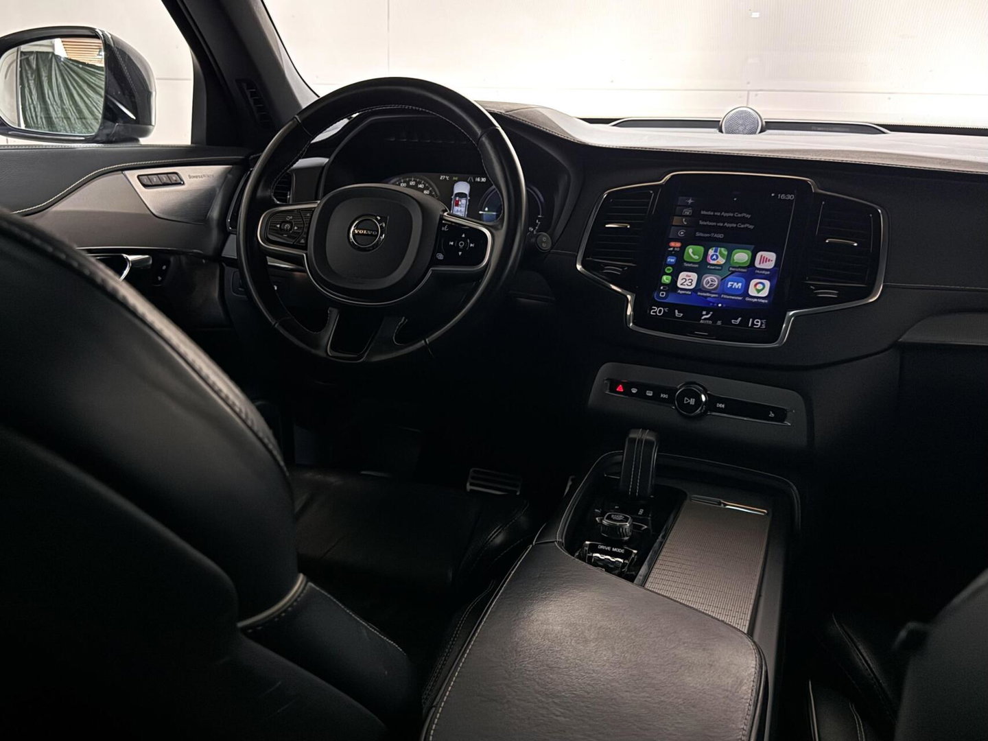 Volvo XC90 2.0 T8 Recharge AWD R-Design Pano B&W 360º Luchtvering Trekh.