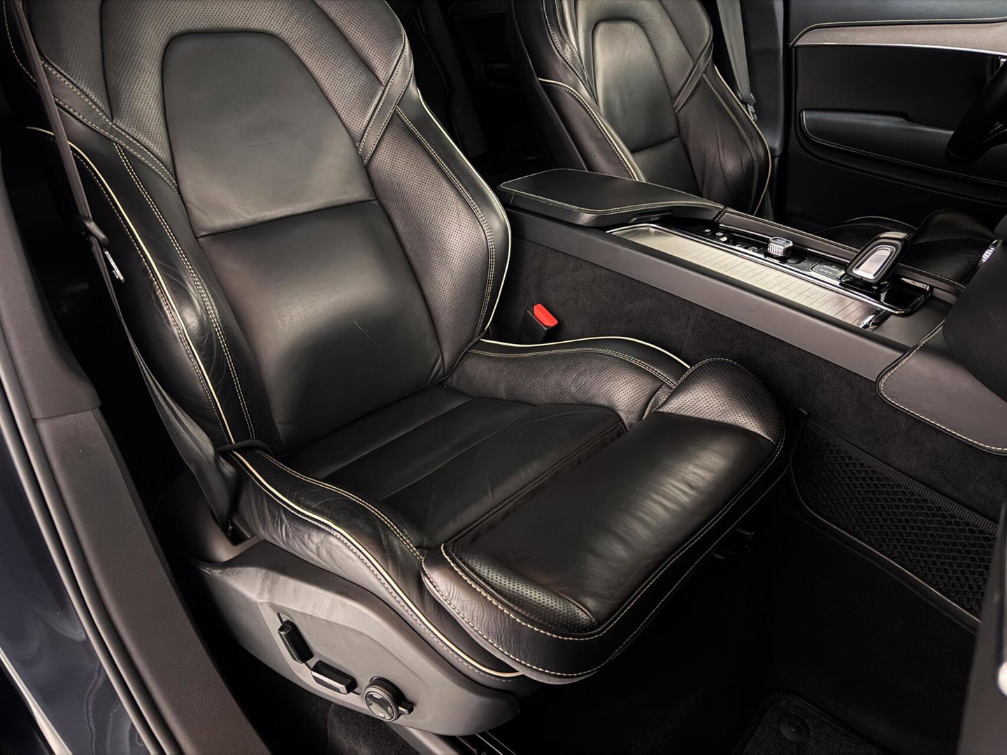 Volvo XC90 2.0 T8 Recharge AWD R-Design Pano B&W 360º Luchtvering Trekh.