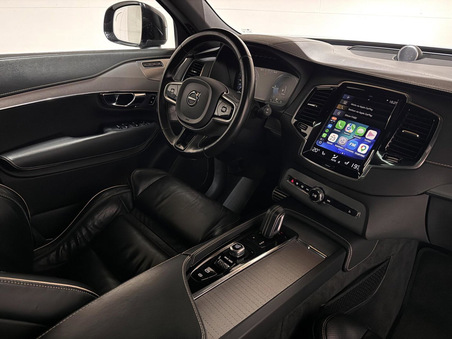 Volvo XC90 2.0 T8 Recharge AWD R-Design Pano B&W 360º Luchtvering Trekh.