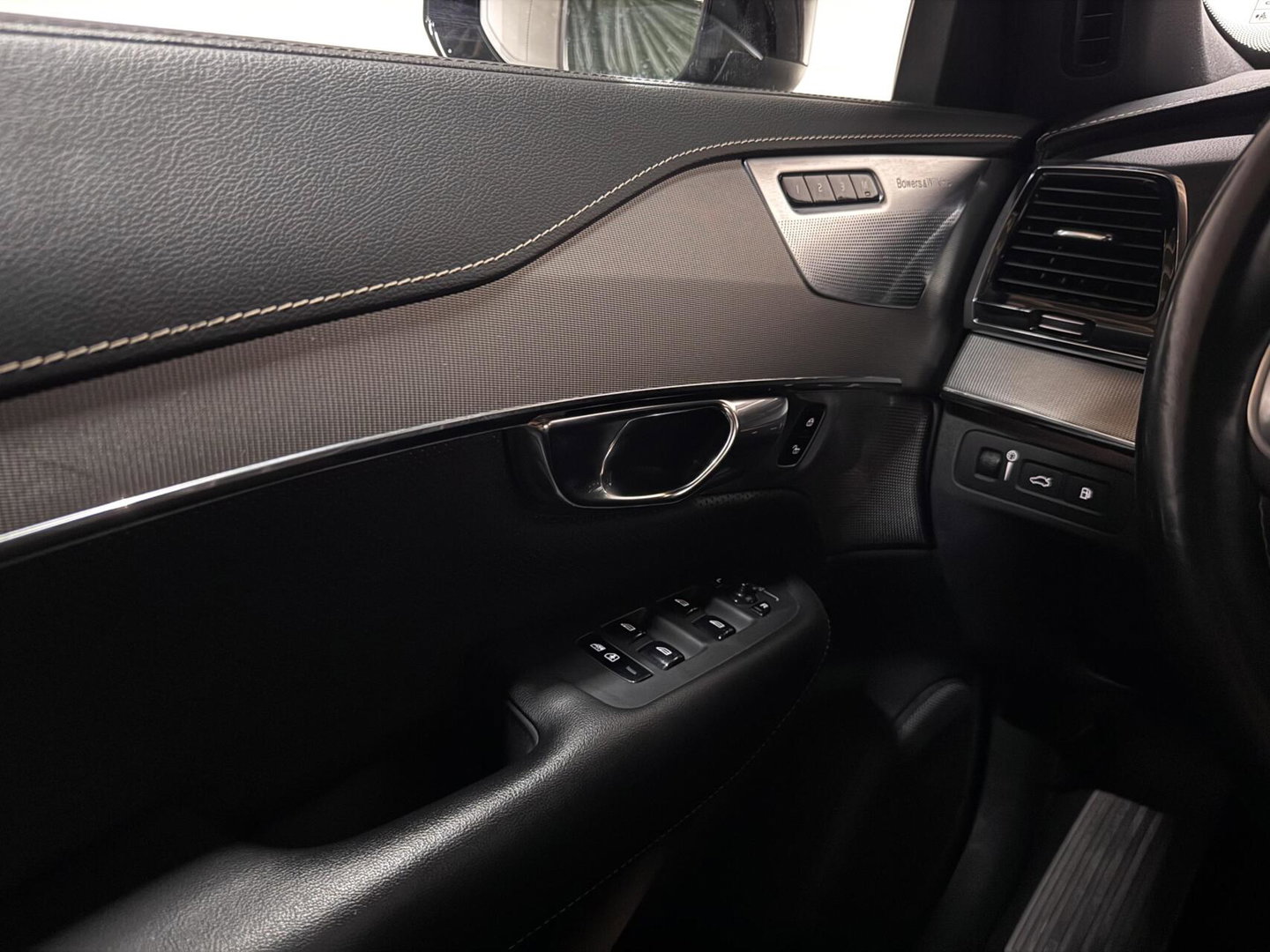 Volvo XC90 2.0 T8 Recharge AWD R-Design Pano B&W 360º Luchtvering Trekh.