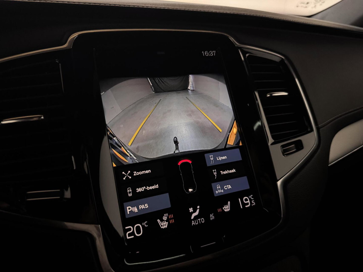 Volvo XC90 2.0 T8 Recharge AWD R-Design Pano B&W 360º Luchtvering Trekh.