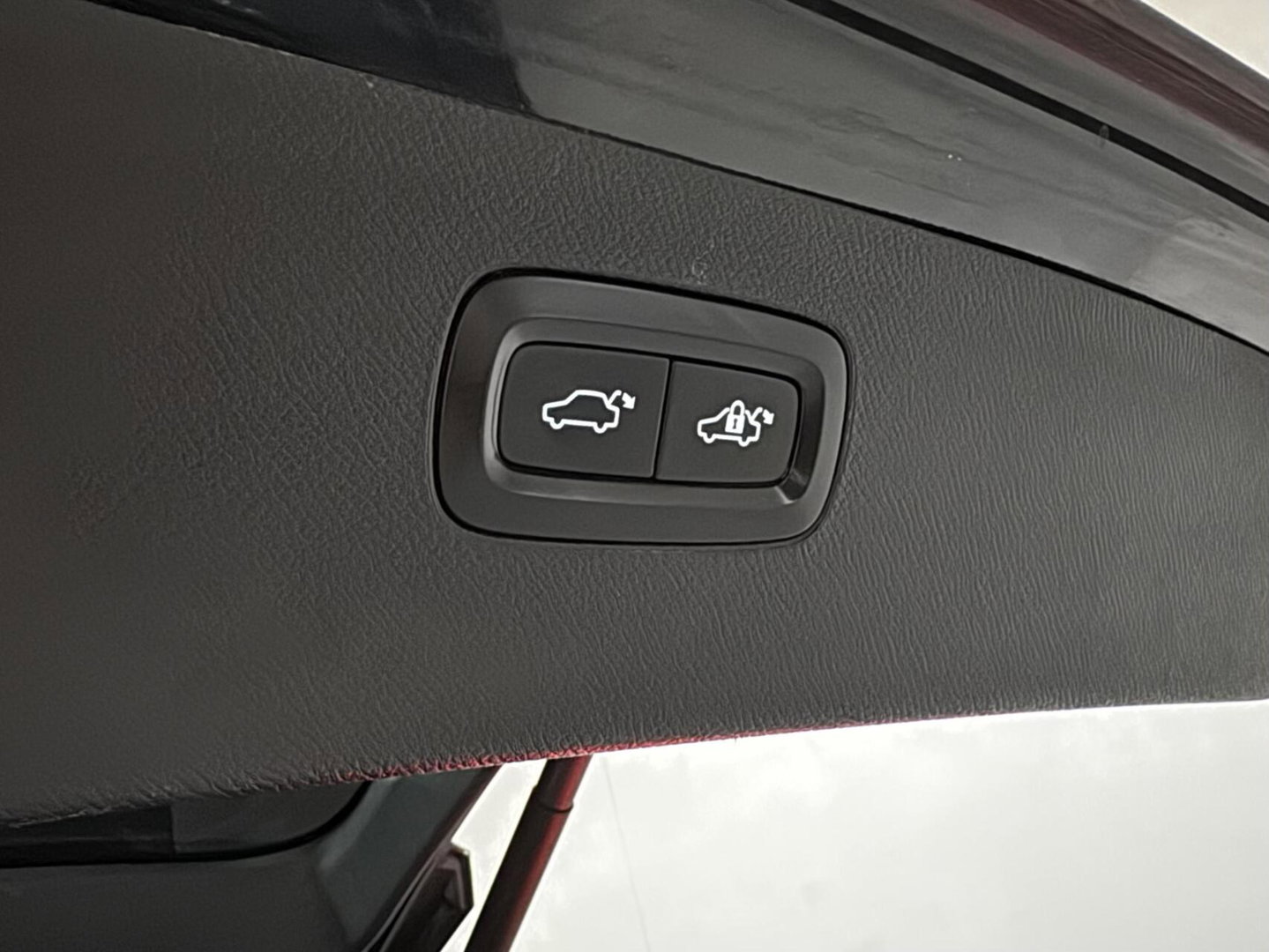 Volvo XC90 2.0 T8 Recharge AWD R-Design Pano B&W 360º Luchtvering Trekh.