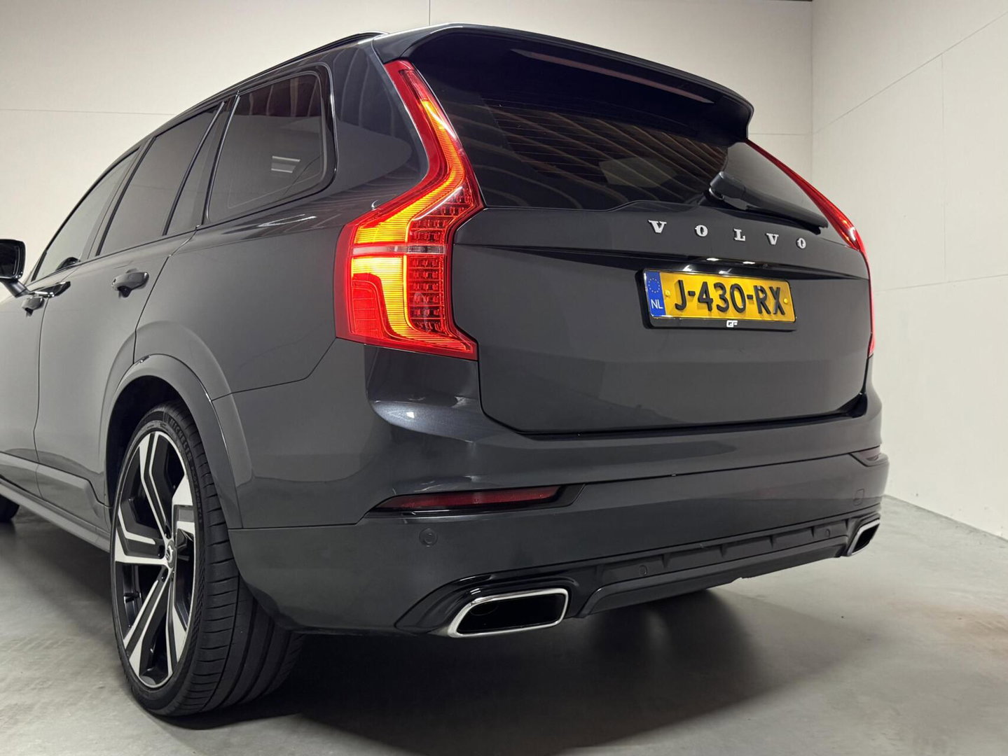 Volvo XC90 2.0 T8 Recharge AWD R-Design Pano B&W 360º Luchtvering Trekh.
