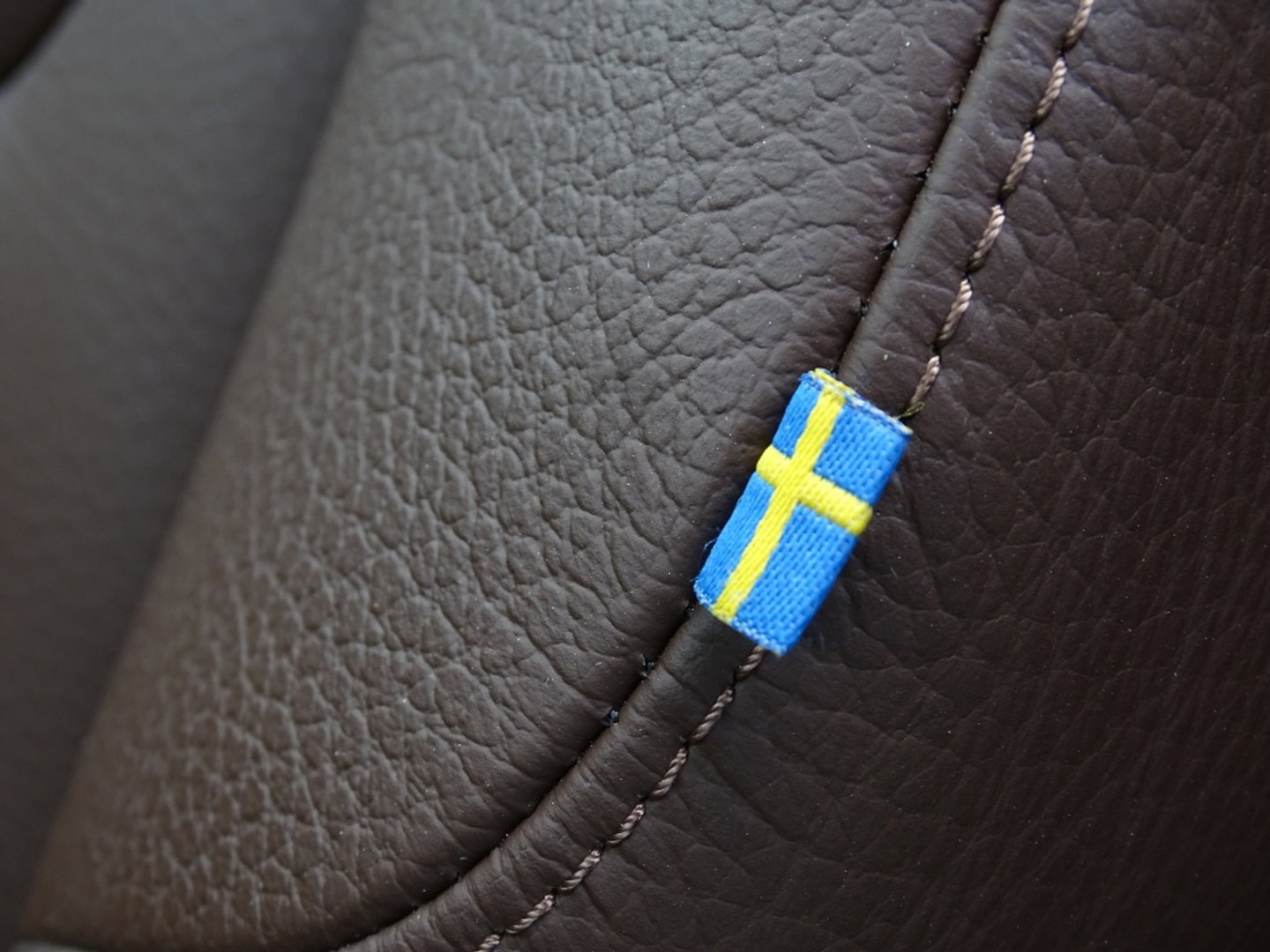 Volvo V60 T8 AWD 405PK Inscription Plug-In Hybrid / Heico Ed. / LED