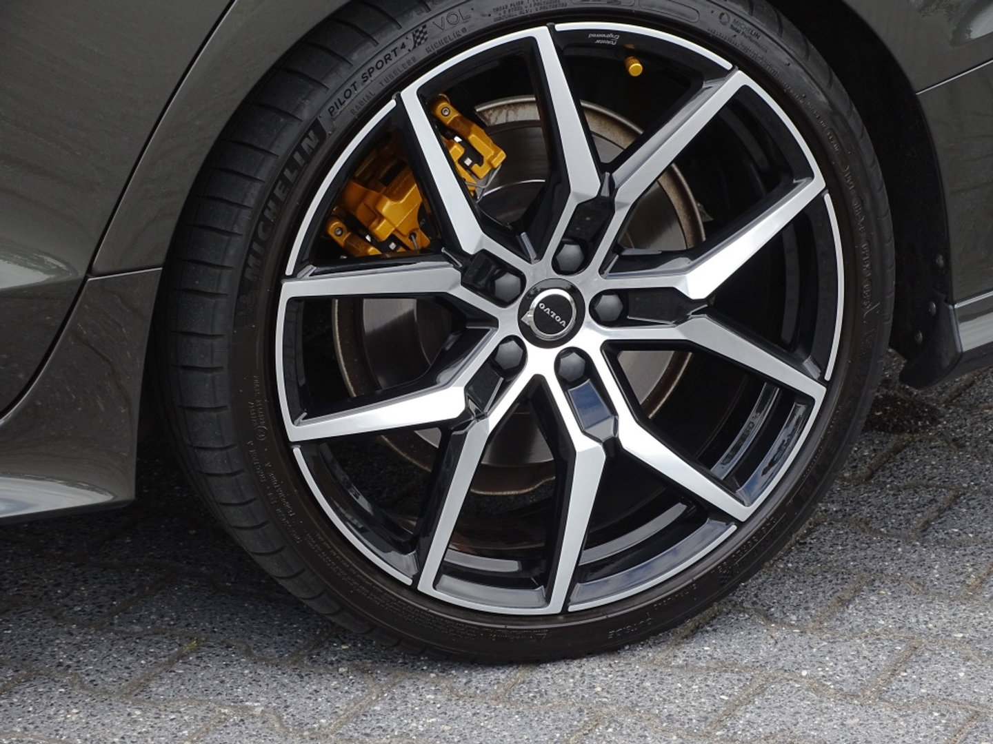 Volvo V60 T8 AWD 405PK Inscription Plug-In Hybrid / Heico Ed. / LED