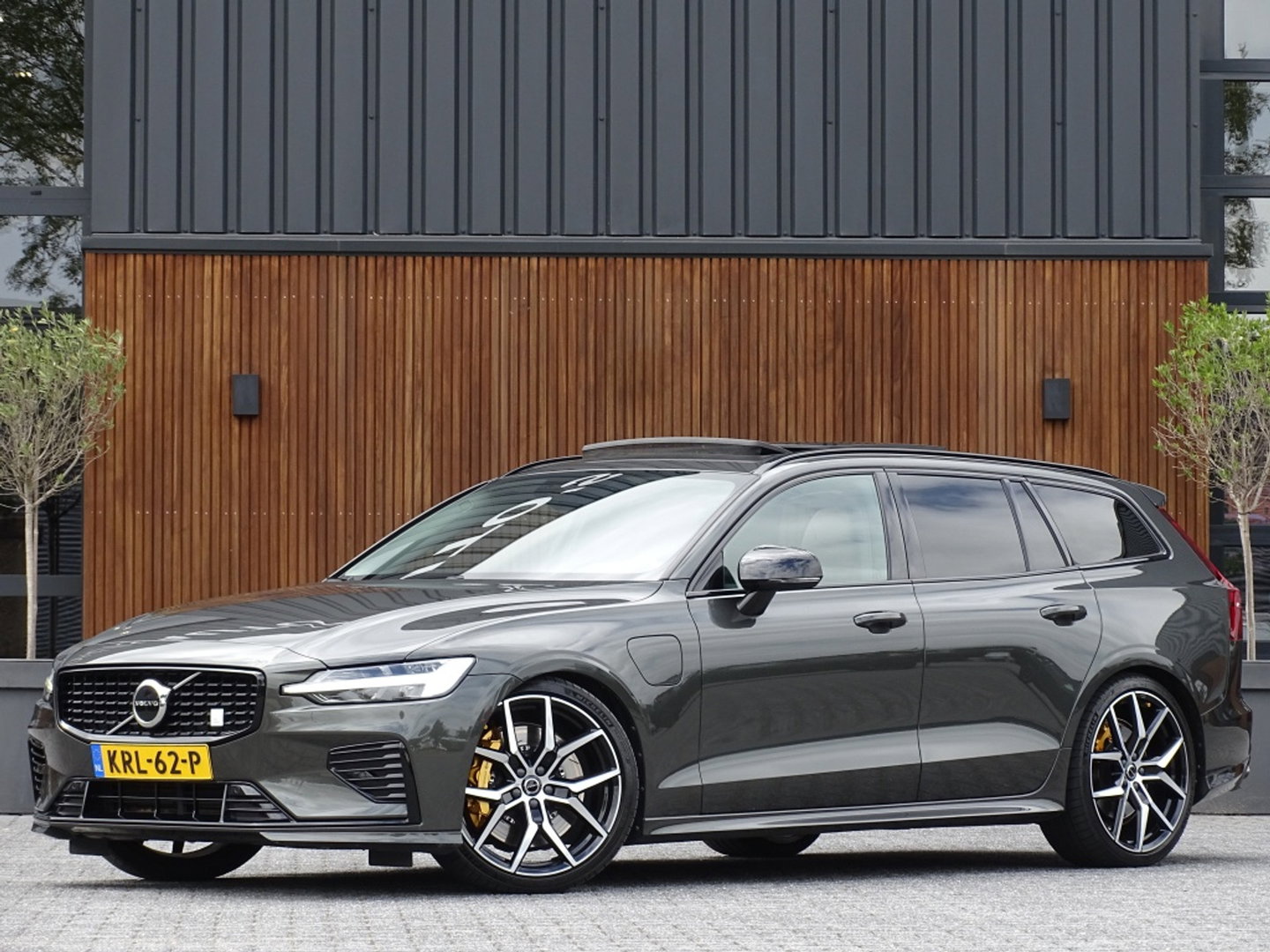 Volvo V60 T8 AWD 405PK Inscription Plug-In Hybrid / Heico Ed. / LED