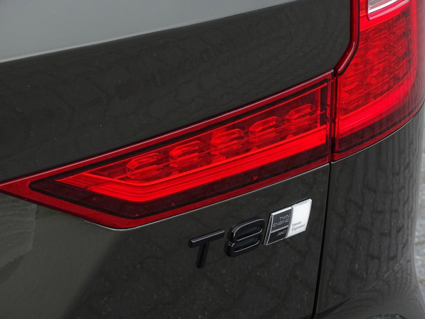 Volvo V60 T8 AWD 405PK Inscription Plug-In Hybrid / Heico Ed. / LED