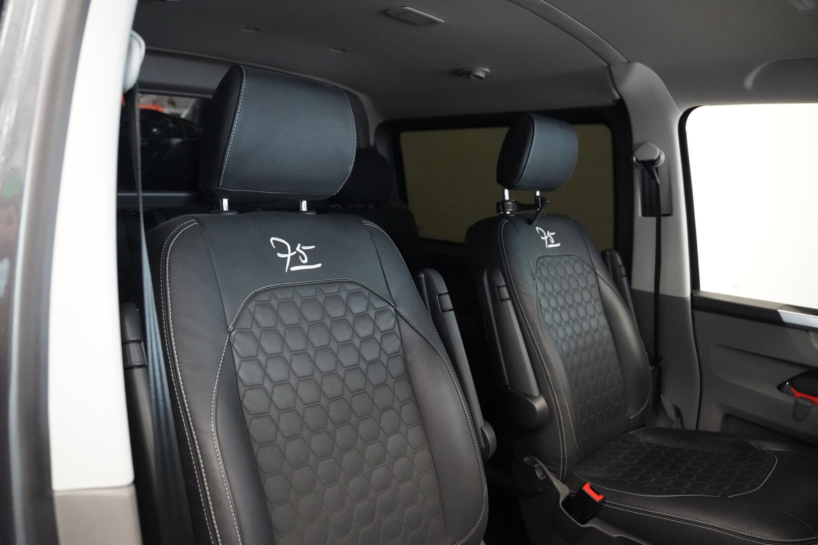 Volkswagen Transporter 2.0 TDI L2H1 30 DC Bulli ABT-uitgevoerd PDC ACC Leder NAP Sidebars