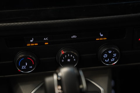 Volkswagen Transporter 2.0 TDI L2H1 30 DC Bulli ABT-uitgevoerd PDC ACC Leder NAP Sidebars