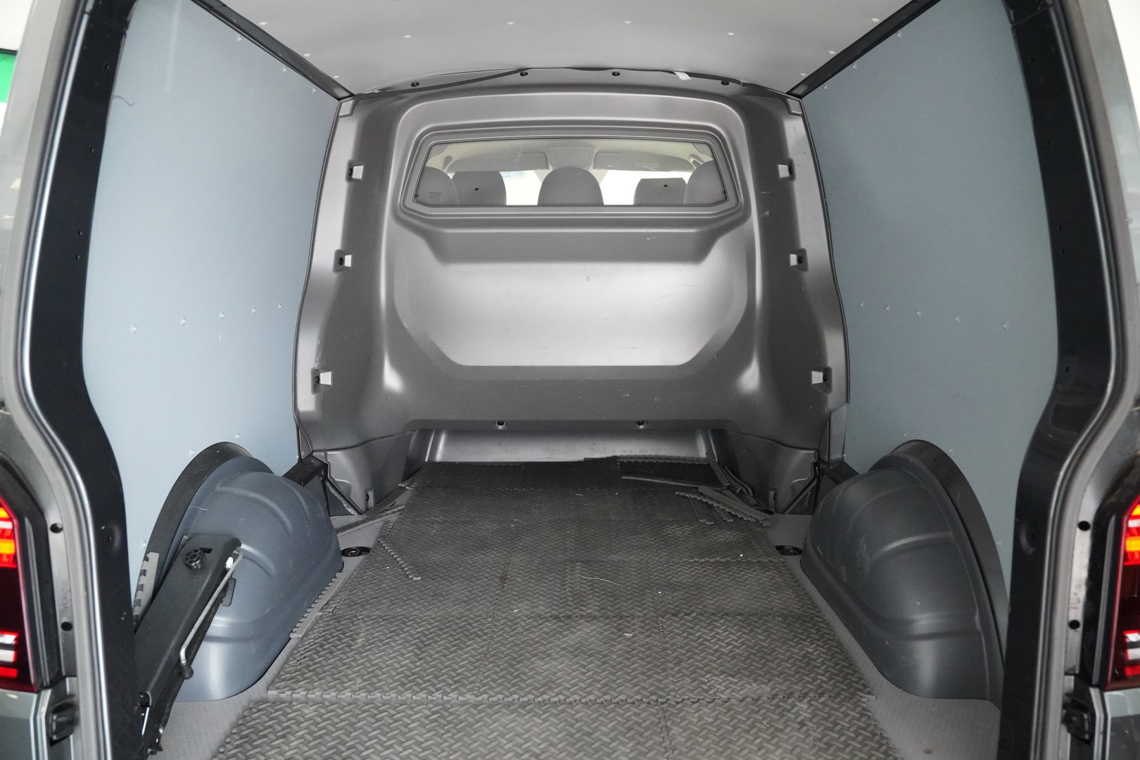 Volkswagen Transporter 2.0 TDI L2H1 30 DC Bulli ABT-uitgevoerd PDC ACC Leder NAP Sidebars