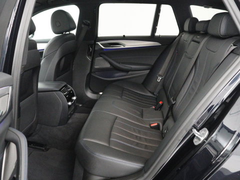 BMW 5 Serie Touring 530i xDrive M-sport High Executive | Panoramadak | Trekhaak | Head-up | 360 camera | Carplay | Harman/Kardon | Leder | Stuur/stoel verwarming | Virtual Dashboard | Cruise control |