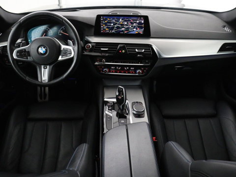 BMW 5 Serie Touring 530i xDrive M-sport High Executive | Panoramadak | Trekhaak | Head-up | 360 camera | Carplay | Harman/Kardon | Leder | Stuur/stoel verwarming | Virtual Dashboard | Cruise control |