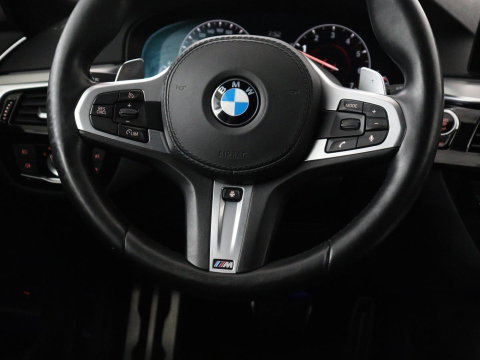 BMW 5 Serie Touring 530i xDrive M-sport High Executive | Panoramadak | Trekhaak | Head-up | 360 camera | Carplay | Harman/Kardon | Leder | Stuur/stoel verwarming | Virtual Dashboard | Cruise control |