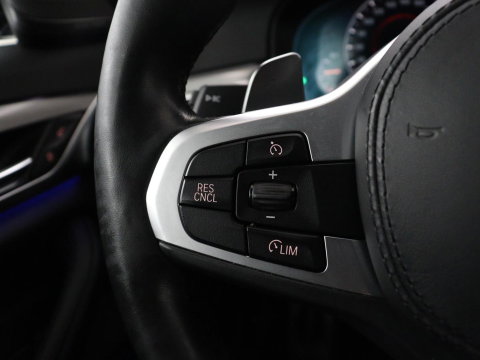BMW 5 Serie Touring 530i xDrive M-sport High Executive | Panoramadak | Trekhaak | Head-up | 360 camera | Carplay | Harman/Kardon | Leder | Stuur/stoel verwarming | Virtual Dashboard | Cruise control |